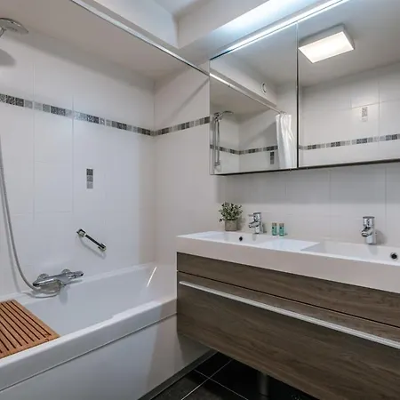 Huswell - Bright With Parking Near The Διαμέρισμα