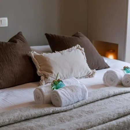 Huswell - Bright With Parking Near The